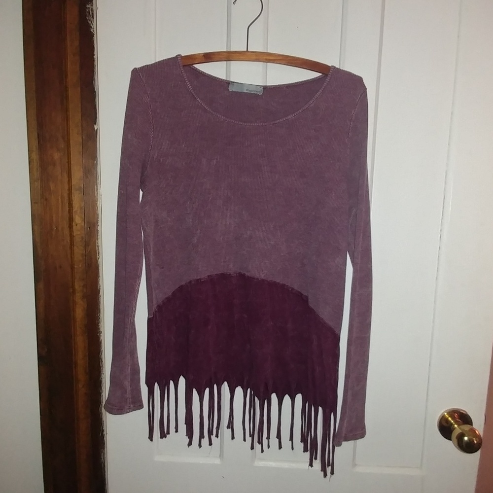 Chatoyant. Burgundy waffle knit Fringe long sleeve